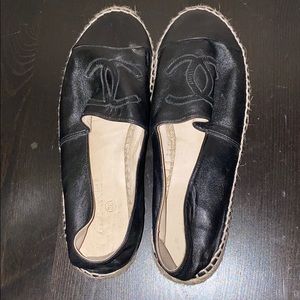 Flat comfortable shoe